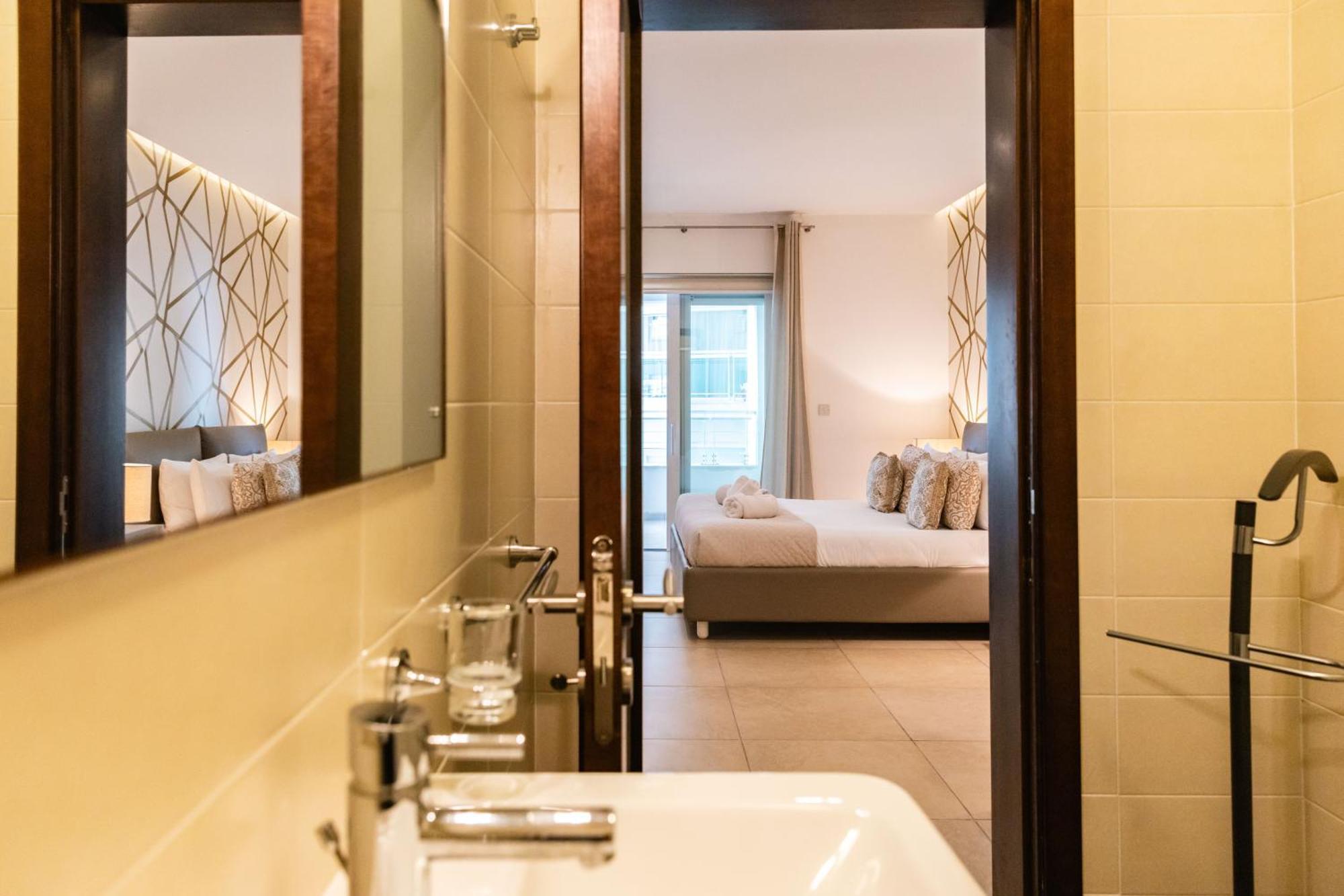 Luxury Seafront 3Br With Pool By Arcobnb สลีมา ภายนอก รูปภาพ